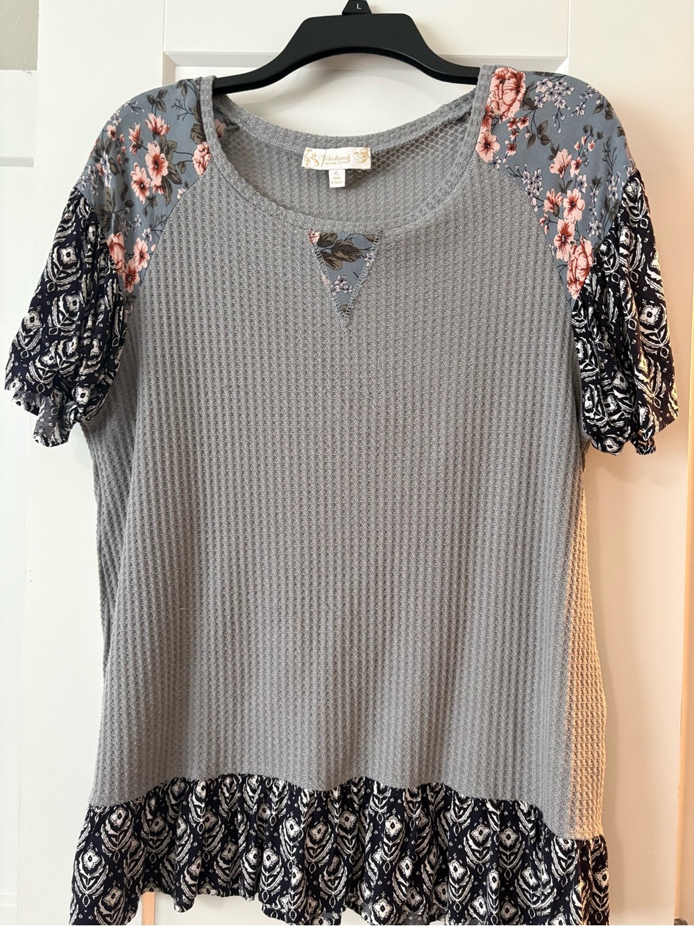Suzanne Betro Grey Floral Contrast Sleeve Waffle Knit Top